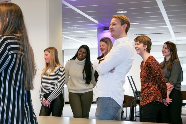 Een groep inkopers van In2Talent